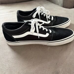 Vans Men's Black and White Low-Top Sneakers